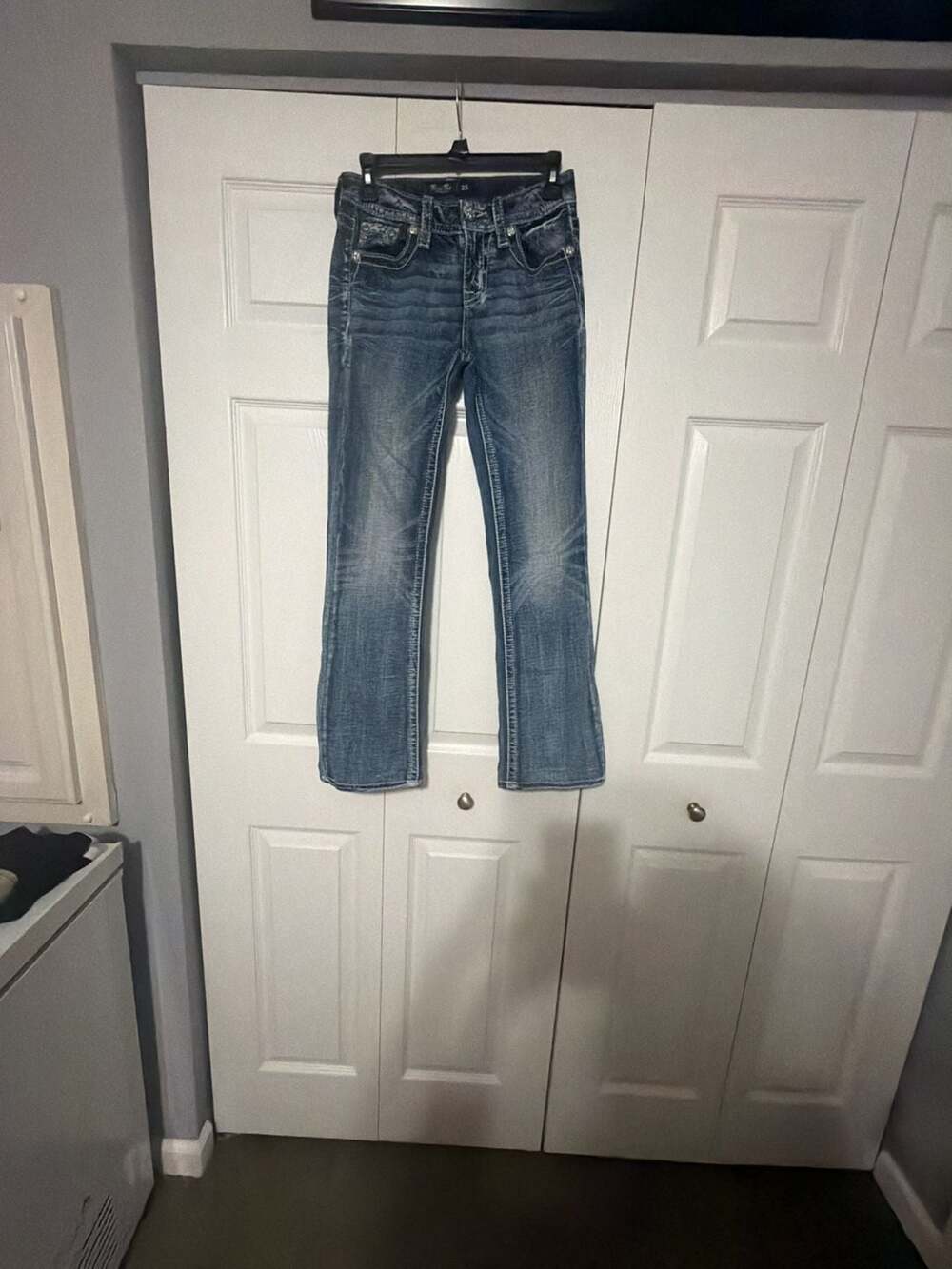 Miss Me Los Angeles Embroidered Horseshoe Bootcut